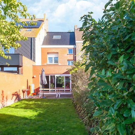 Spacious Holiday Home With Garden Nieuwpoort Exteriör bild