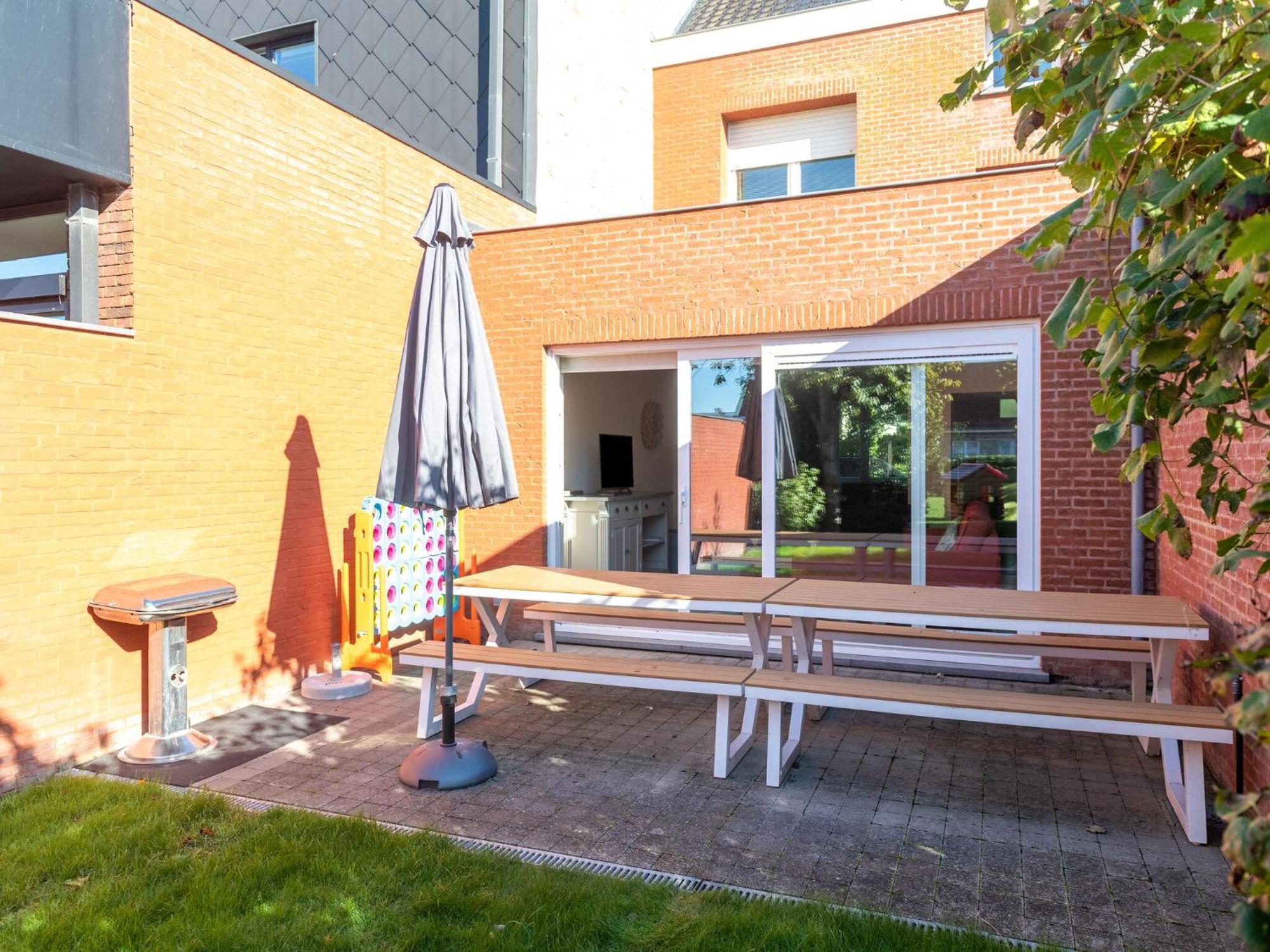 Spacious Holiday Home With Garden Nieuwpoort Exteriör bild