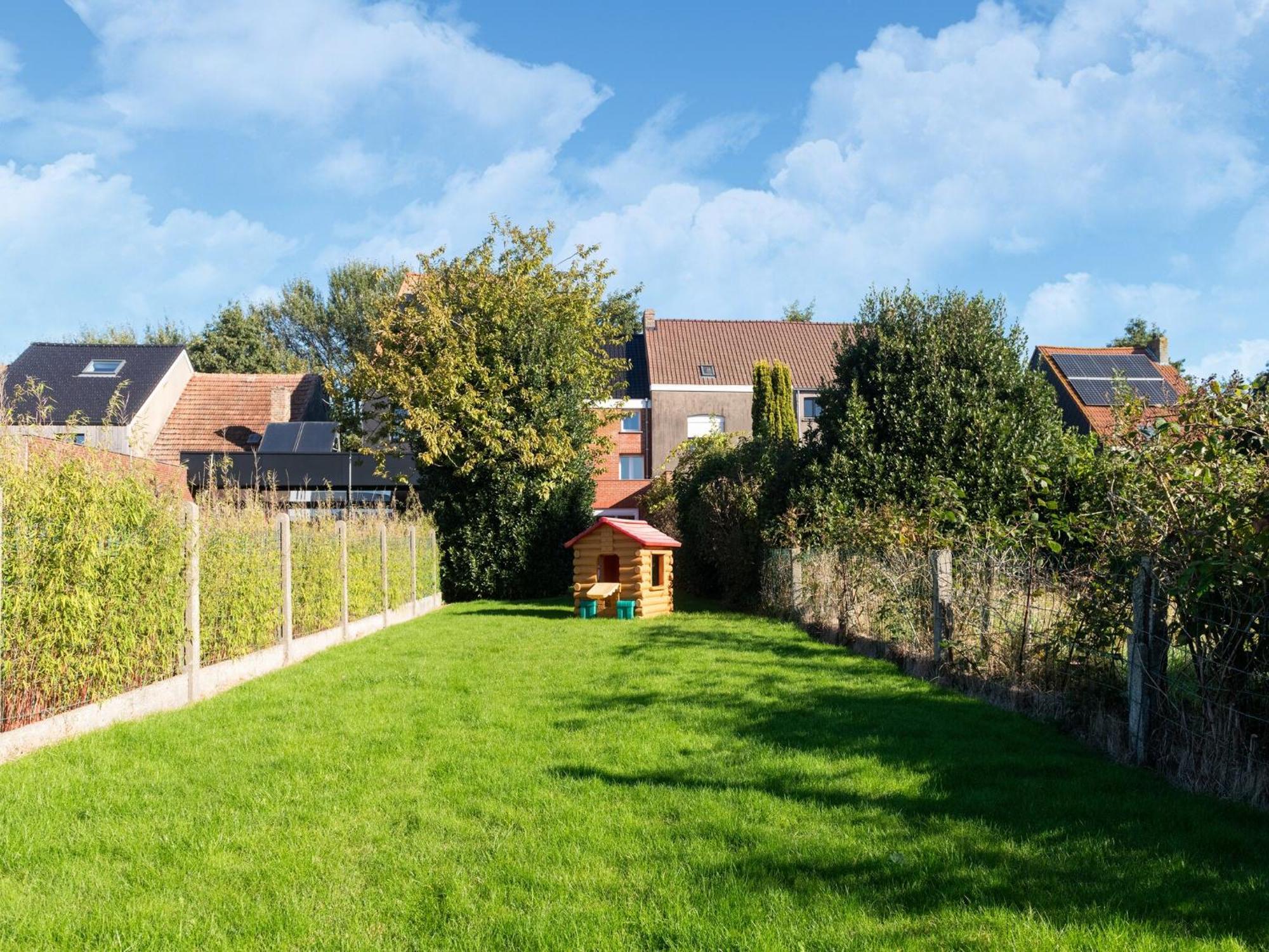 Spacious Holiday Home With Garden Nieuwpoort Exteriör bild