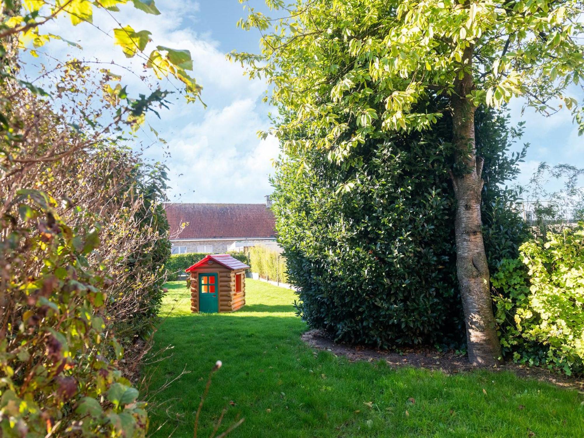 Spacious Holiday Home With Garden Nieuwpoort Exteriör bild